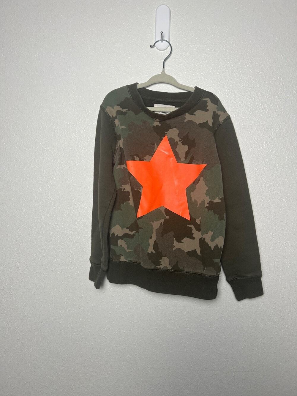 Boys Mini Boden Pullover Cotton Camo With Orange Star Sweatshirt Size 5-6 Years